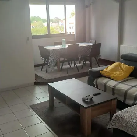 Escapade Frejusienne アパート